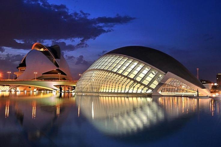 Ciudad De Artes Y Ciencias Apartahotel *
